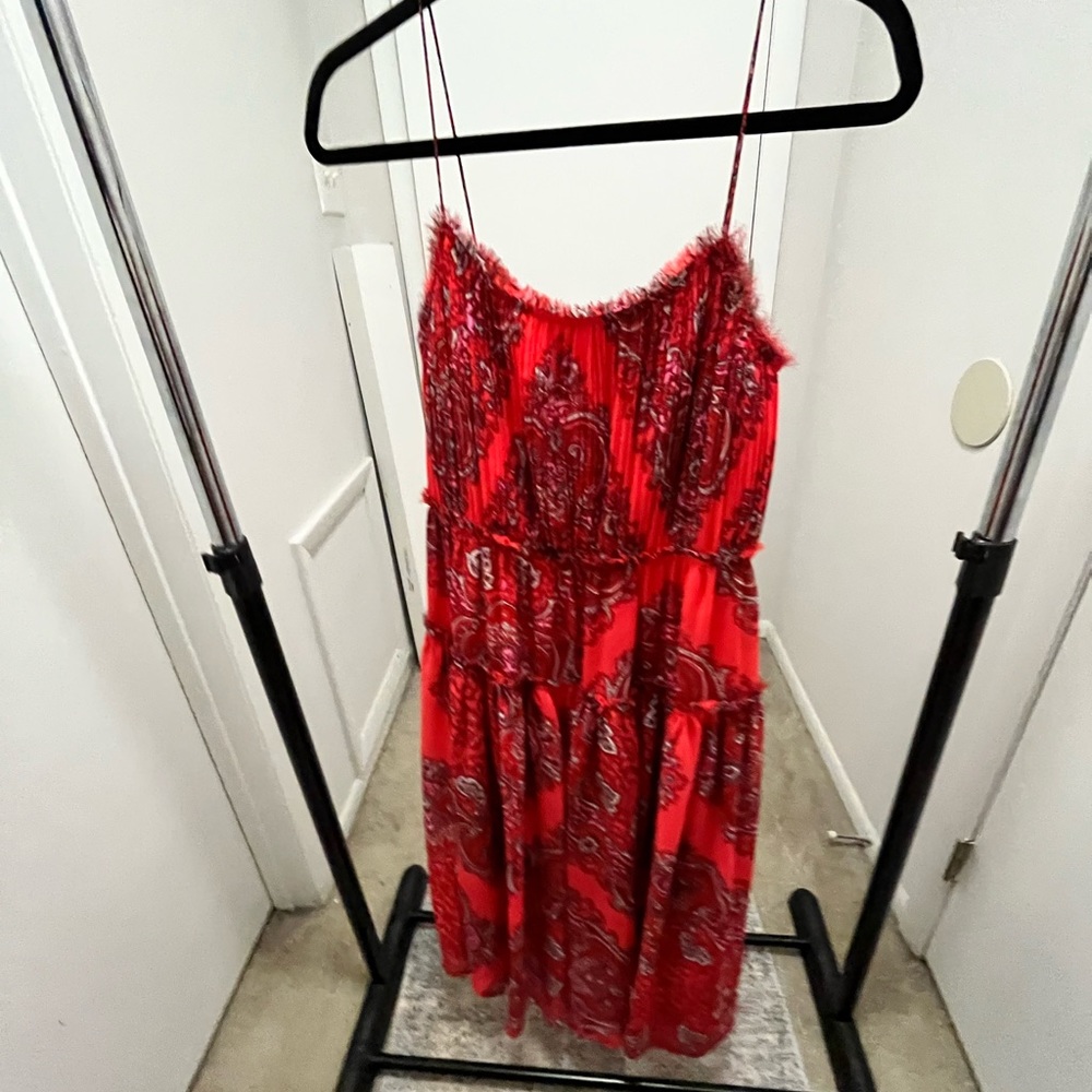 Banana Republic chiffon paisley dress thin strap. This is size 4 !!